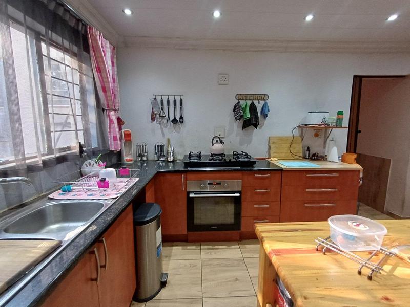 5 Bedroom Property for Sale in Claremont Western Cape